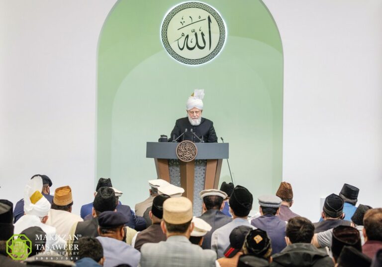 Head of The Ahmadiyya Muslim Community Delivers Eid-Ul-Adha Sermon from Islamabad